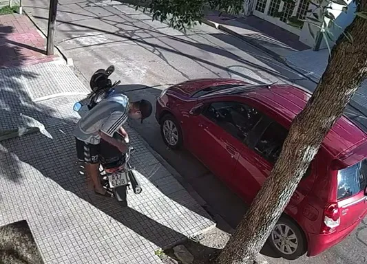 aa4d0b48-b1f5-4f93-bde6-94d805f8b213