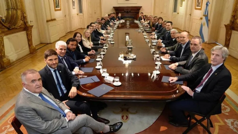 reunion_gabinete_gobernadores.jpg_1756841869 (1)