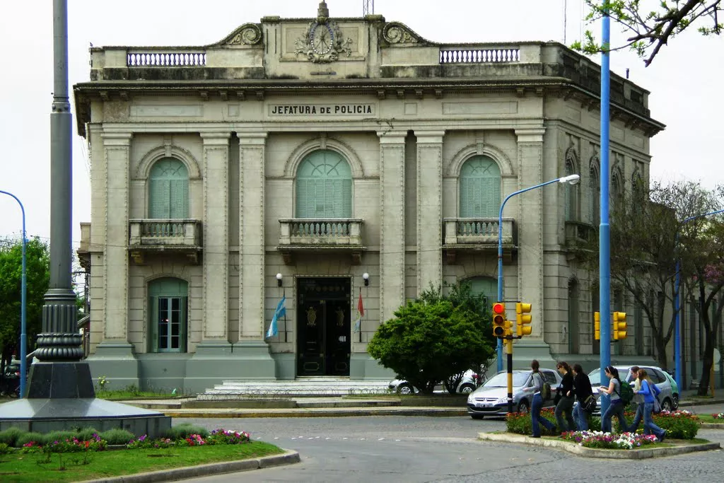 multimedia.normal.b9badbbfb27a16c3.556e6964616420526567696f6e616c20565f6e6f726d616c2e77656270