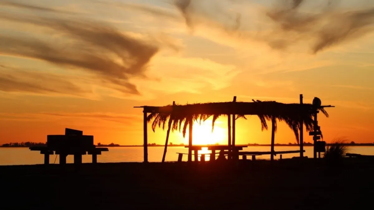 verano-santa-fe-la-laguna-que-deslumbra-la-vida-silvestre-y-es-ideal-hacer-kayak