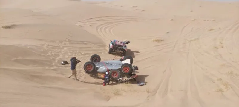 250105-Dakar-Sainz-vuelco-800x360