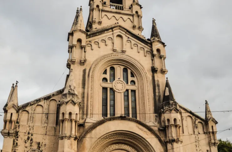 Catedral_San_Rafael_Arcangel_-_Rafaela_Santa_Fe-scaled