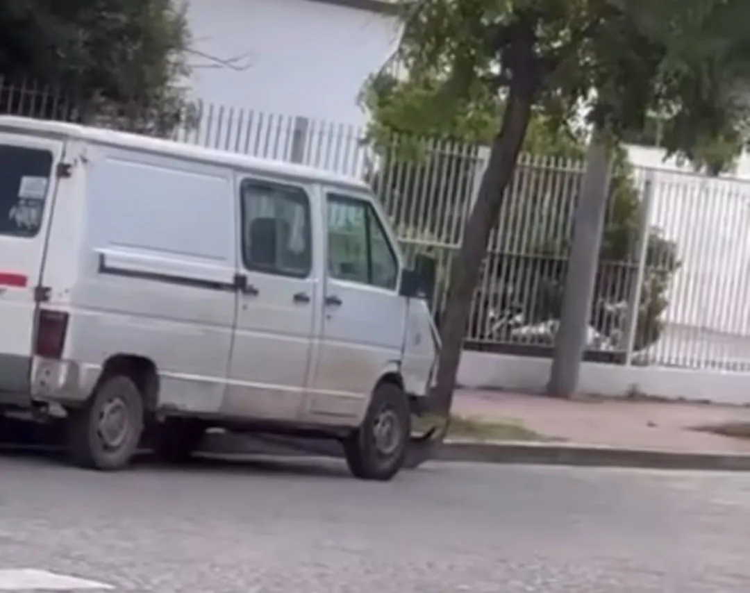 e86b26f7-d018-4894-bdbc-b04e9166fe95