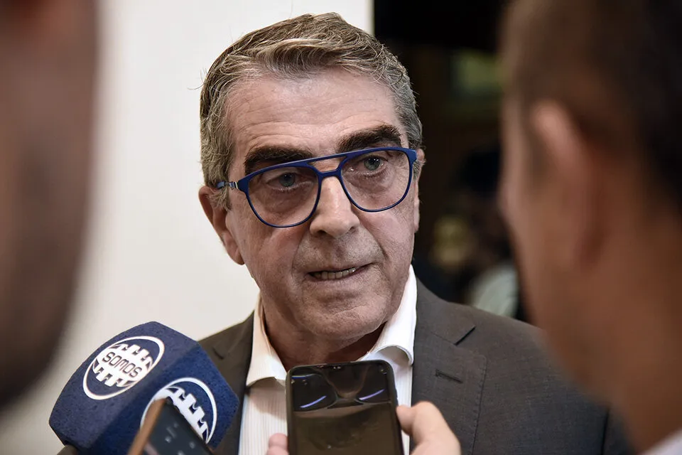 780455-ro02fo0121web-andr-c3-a9s-20macera-20-281-29