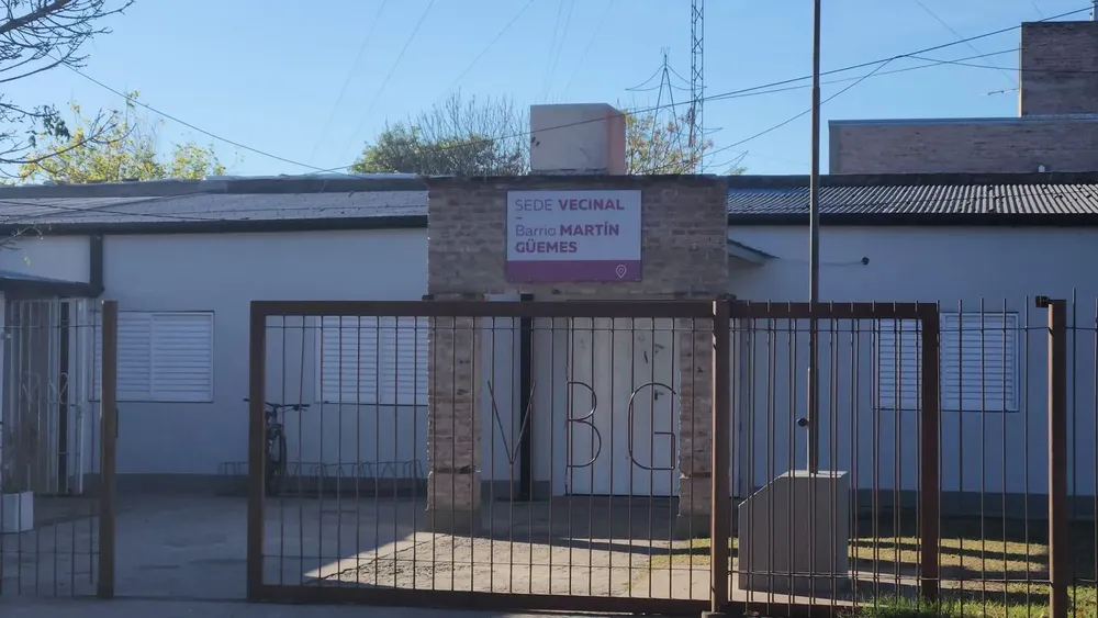 vecinal_de_barrio_guemes_de_rafaela_robo_patrullero_movil_policia_dia_despejado_5