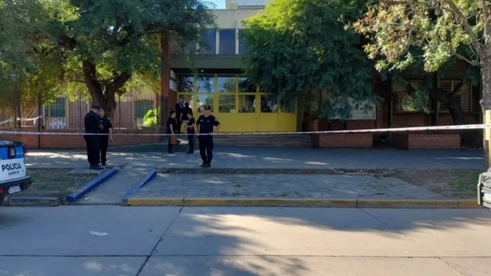 69ca8220c24e4_992_558!