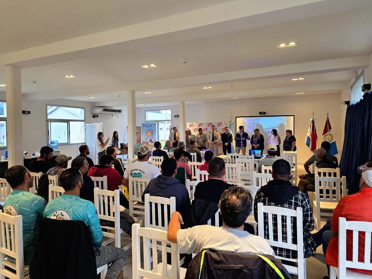 810b60f0-d1de-4ee9-b74c-6784ee71a745