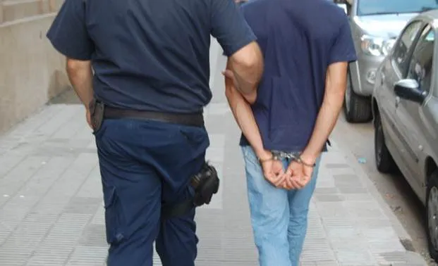 adolescente-policia-arresto