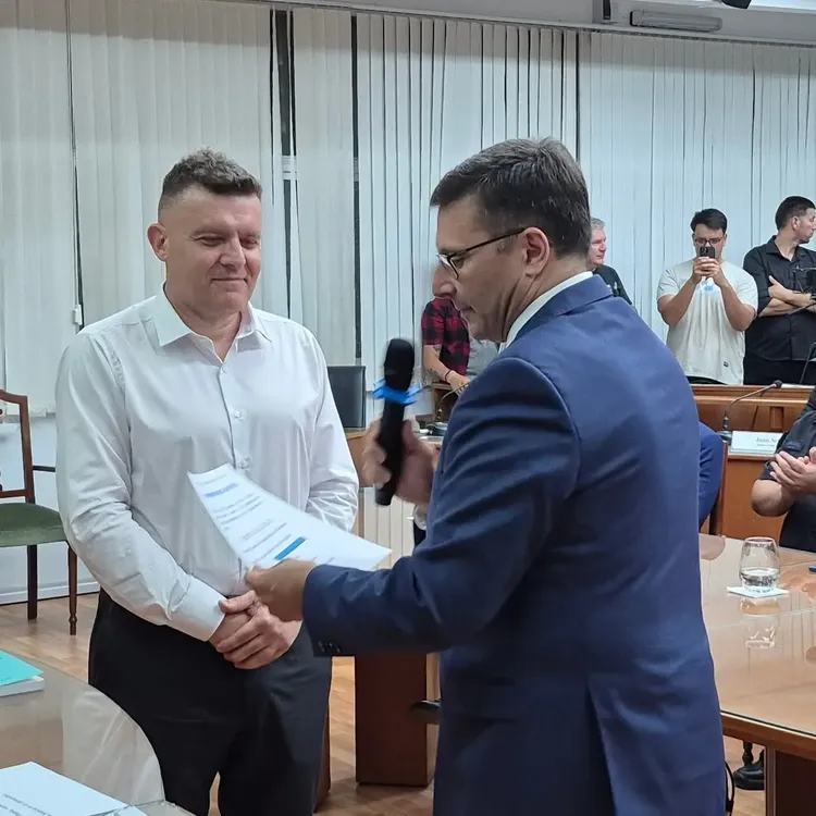 7f53cfd8-cc7d-4868-842d-a69b2788ee92