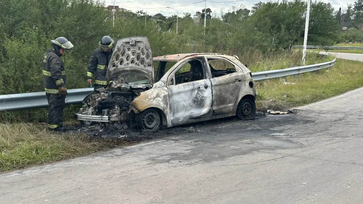 auto-incendiado-circunvalacion-oeste