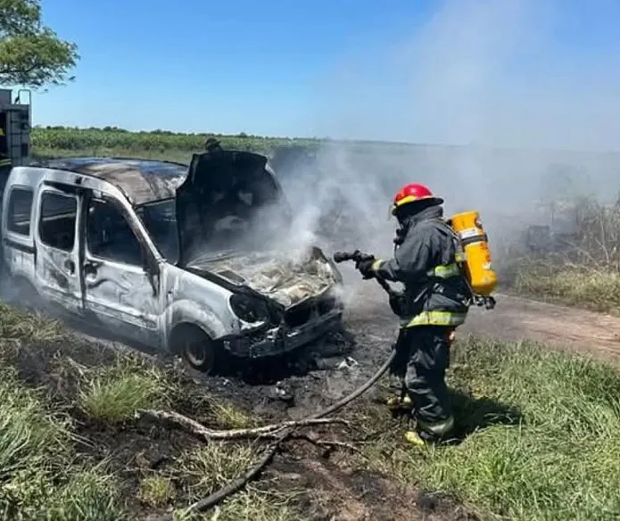 25957-auto-incendio