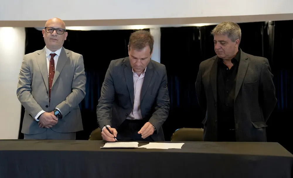 4e416e93-e6d3-419a-9569-19638a17cd9b