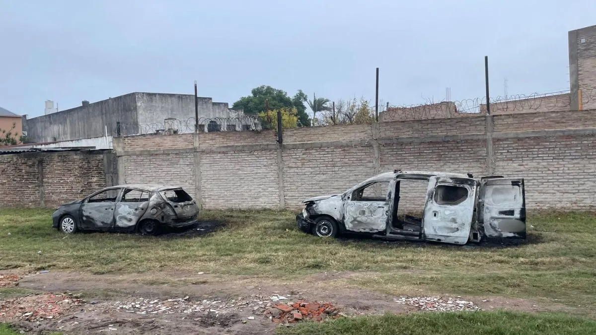 autos-incendiados-barranquitasjpg