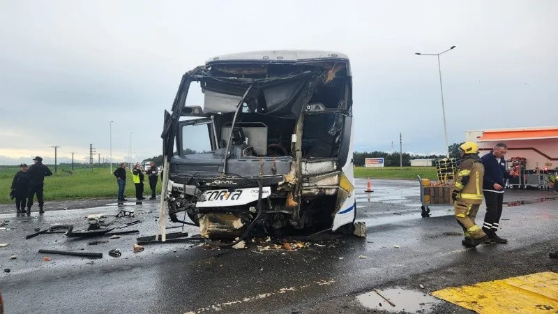 colectivo_hecho_pelota.jpg_1756841869