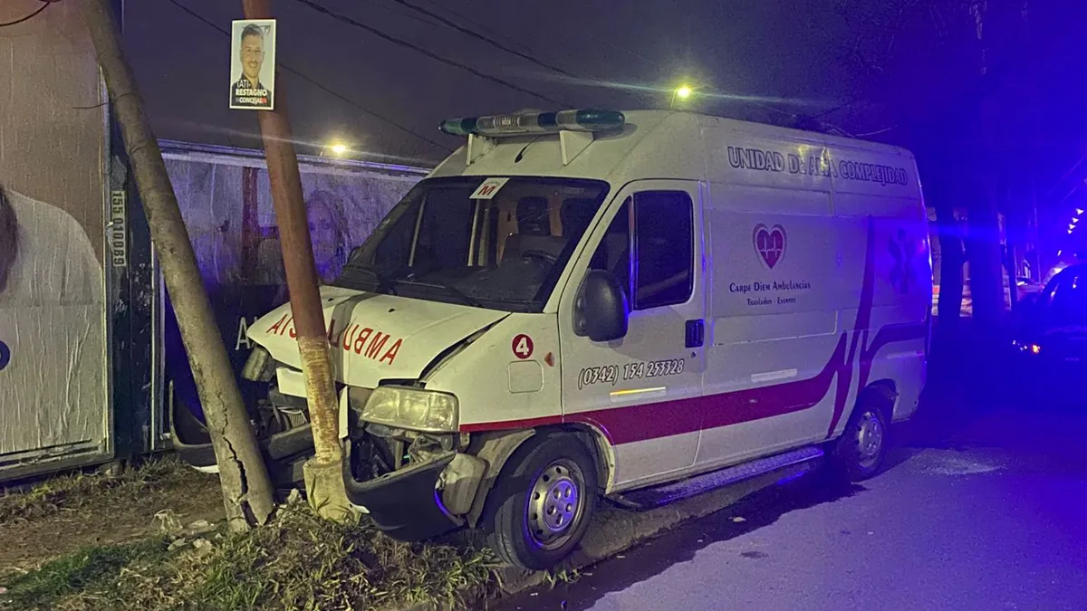 choque-ambulancia-poste-gorriti-1jpg