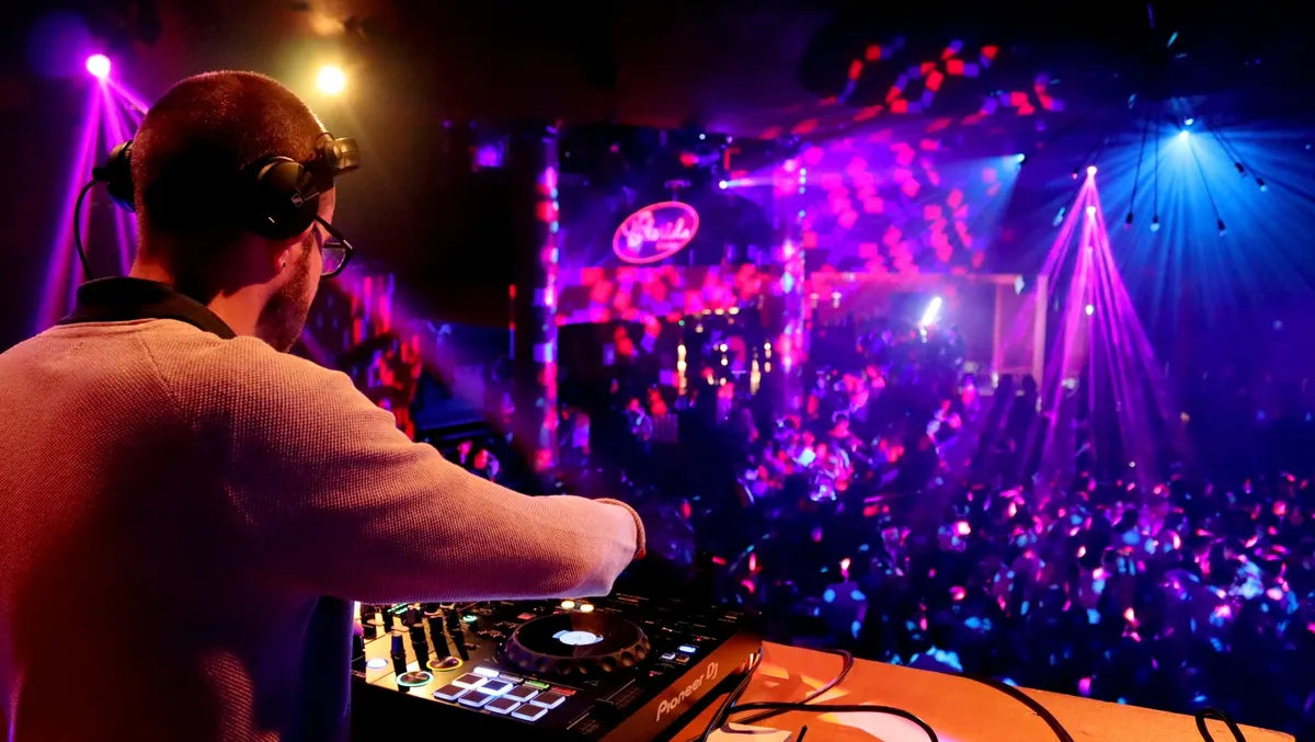 el-gobierno-elimino-el-pago-del-impuesto-sadaic-pasar-musica-fiestas-privadas-y-hoteles