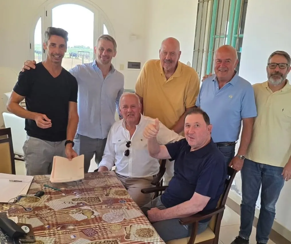 Juan-Carlos-Bruno-junto-a-dirigentes-del-CRAR