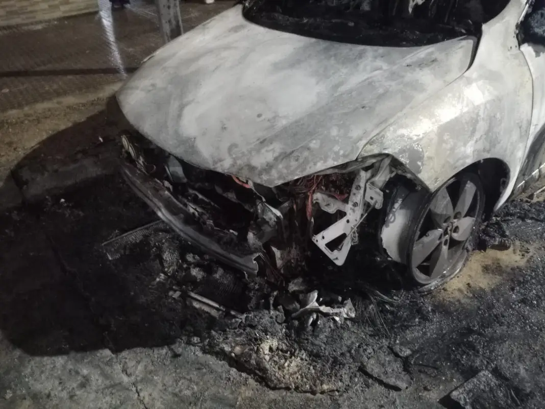 AUTO-INCENDIADO-2